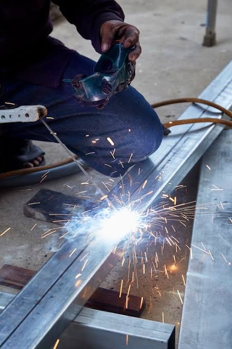 On-site grinding and cutting of steel sections
